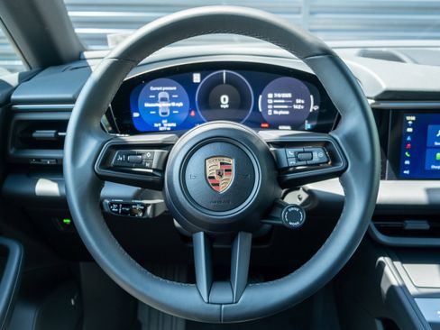 Used 2025 Porsche Macan Electric image 6