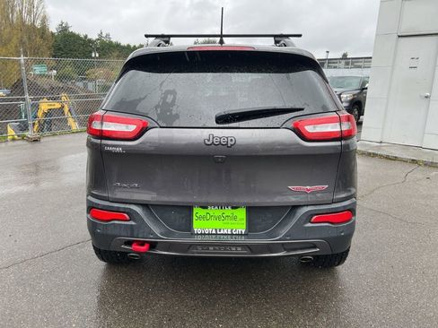 Used 2018 Jeep Cherokee Trailhawk image 4