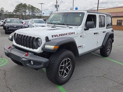 Used 2024 Jeep Wrangler Rubicon image 3