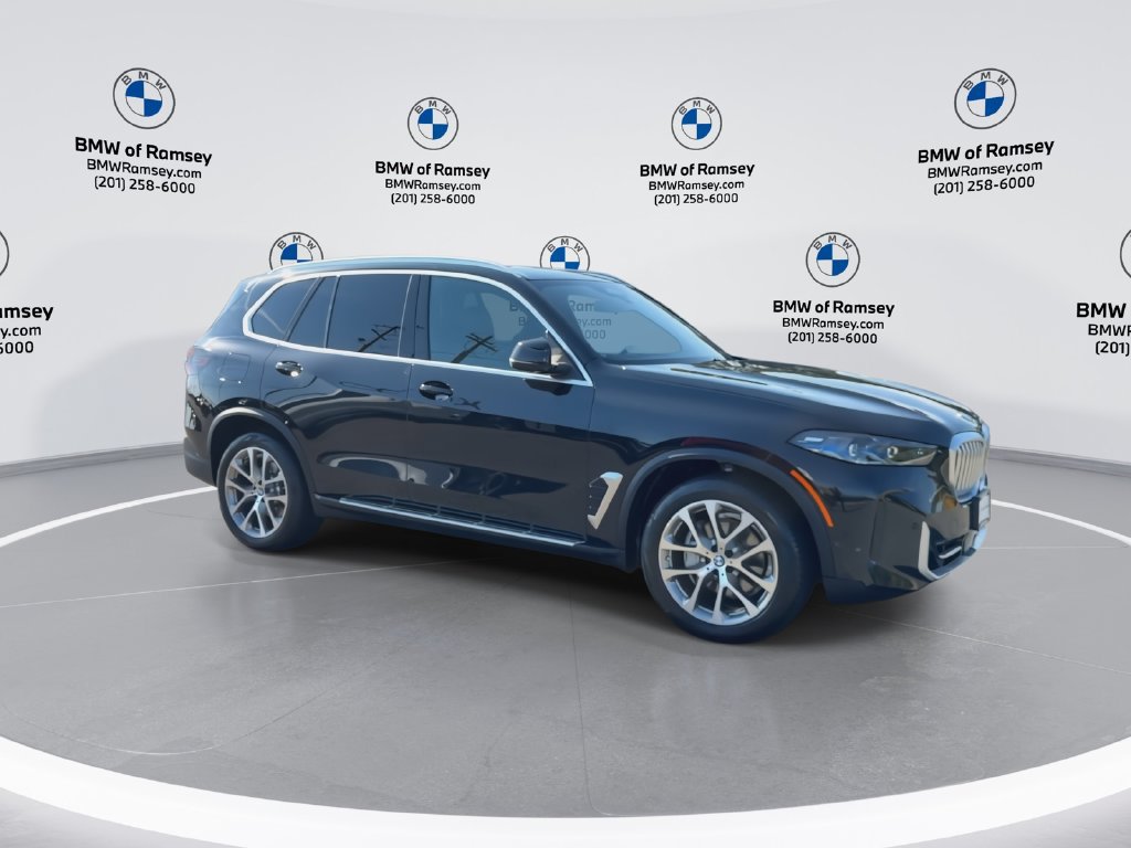 Used 2024 BMW X5 xDrive40i w/ Premium Package AWD/4WD image 2