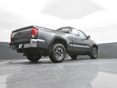 Used 2018 Toyota Tacoma TRD Off-Road image 40