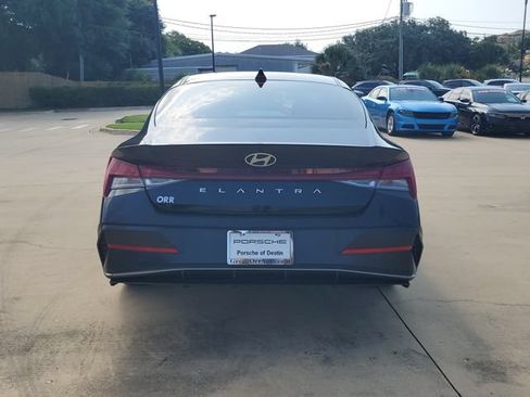 Used 2025 Hyundai Elantra SEL FWD image 11