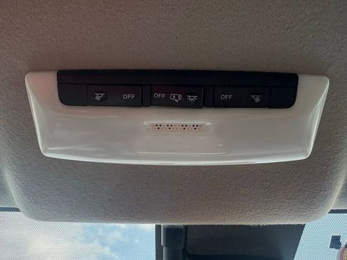 Used 2025 Nissan Versa SV image 27