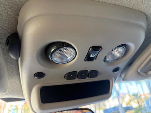 Used 2005 Chevrolet Avalanche 2500 w/ Preferred Equipment Group image 70