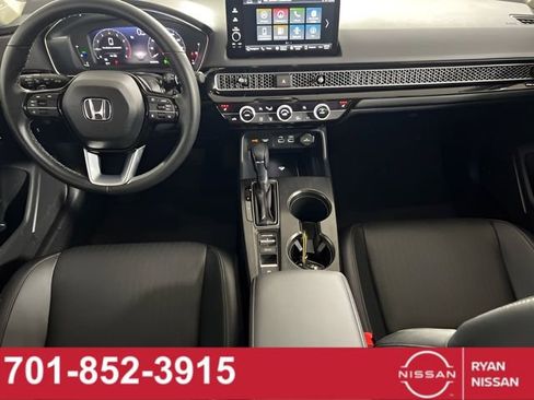 Used 2024 Honda Civic Touring image 2