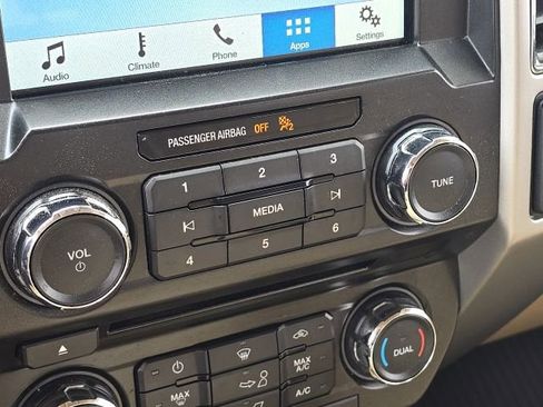 Used 2018 Ford F150 Lariat image 33