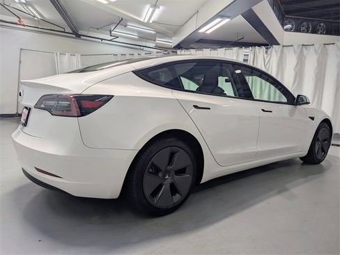 Used 2023 Tesla Model 3 Standard Range image 3