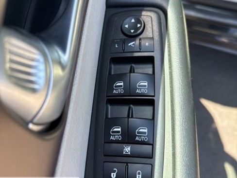 Used 2017 Chrysler Pacifica Touring w/ Tire & Wheel Group image 21