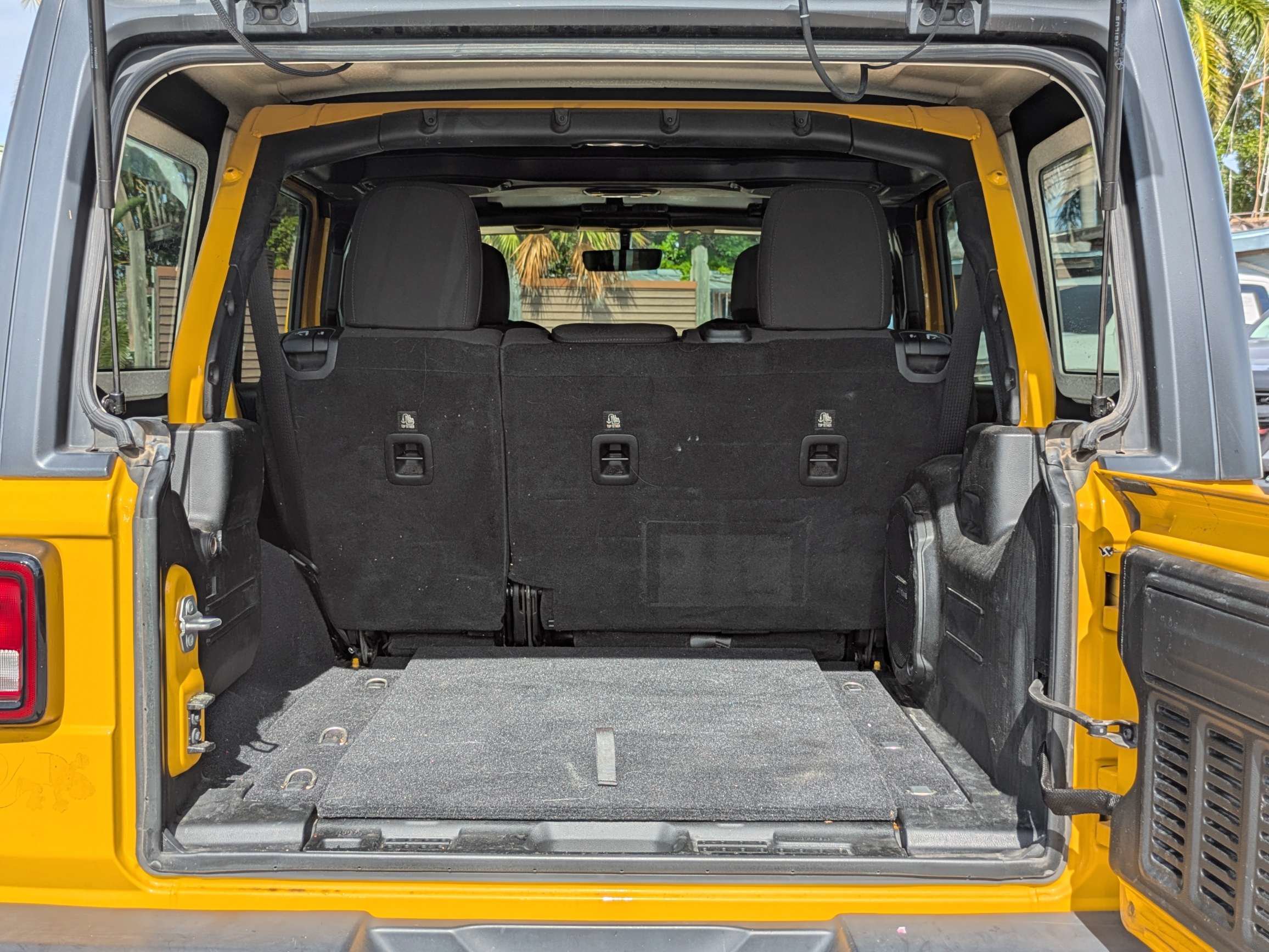 Used 2018 Jeep Wrangler Unlimited Rubicon AWD/4WD image 16