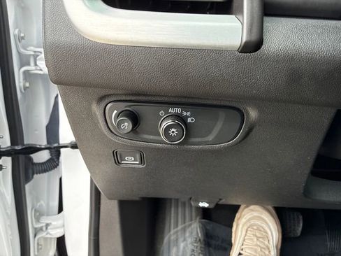 Used 2024 GMC Terrain SLE image 21