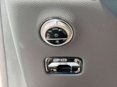 Used 2023 Mercedes-Benz GLC 300 4MATIC image 24
