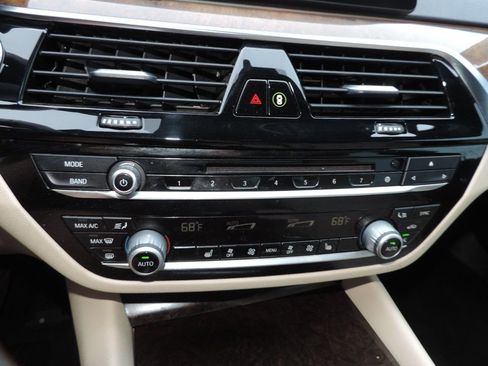 Used 2018 BMW 530i w/ Premium Package image 22