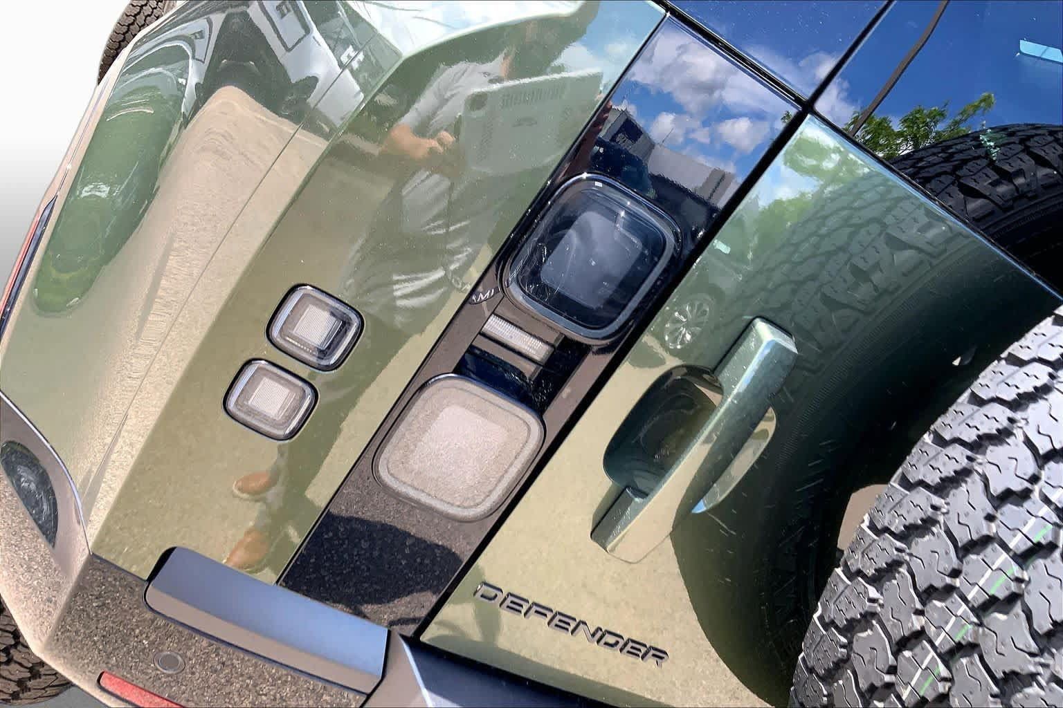 New 2026 Land Rover Defender 110 X-Dynamic SE AWD/4WD image 5