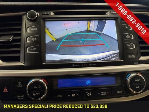 Used 2019 Toyota Highlander SE image 16