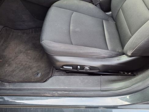 Used 2018 Chevrolet Malibu LT image 16