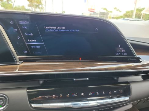 Certified 2024 Cadillac Escalade ESV Premium Luxury Platinum AWD/4WD image 22