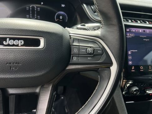 Used 2022 Jeep Grand Cherokee Limited image 25