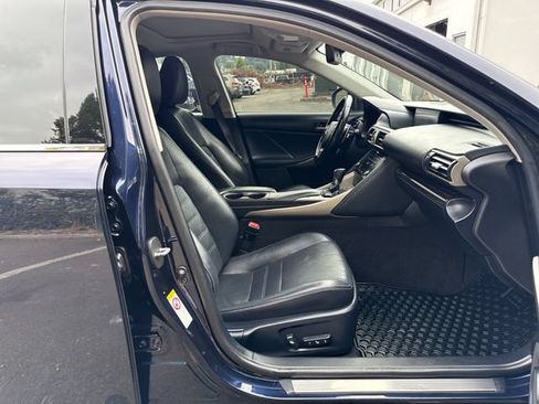 Used 2017 Lexus IS 300 AWD image 9