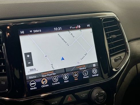 Used 2021 Jeep Grand Cherokee Laredo X image 14