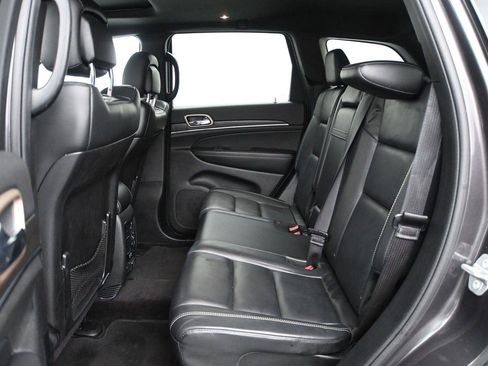 Used 2017 Jeep Grand Cherokee Limited AWD/4WD image 10