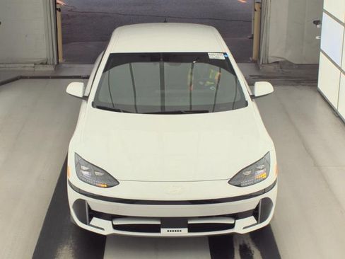 Used 2024 Hyundai Ioniq 6 SE RWD image 2