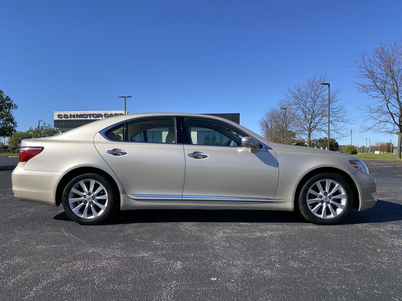 Used 2011 Lexus LS 460 AWD w/ Luxury Value Edition image 4