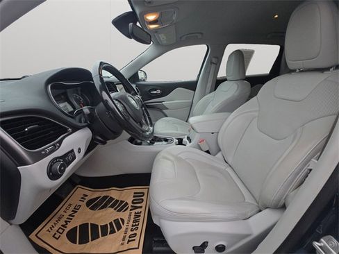 Used 2020 Jeep Cherokee Limited image 10