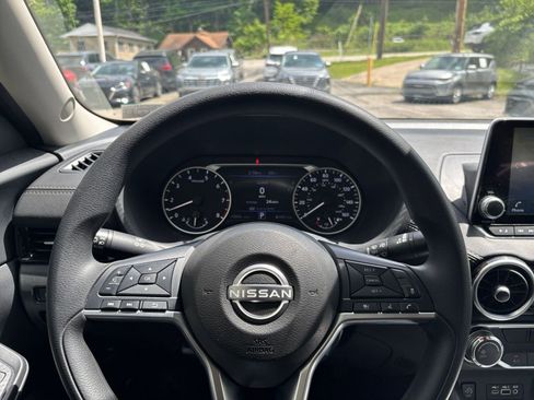 Used 2025 Nissan Sentra SV FWD image 27