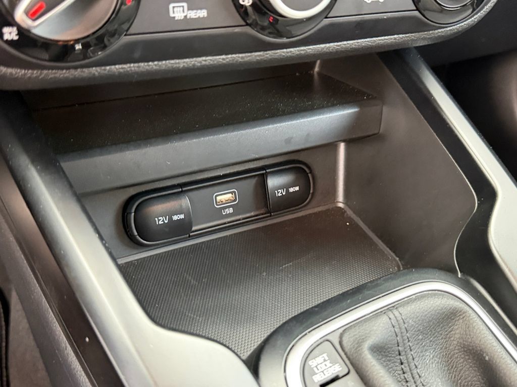 Used 2025 Kia Soul LX w/ LX Technology Package FWD image 21