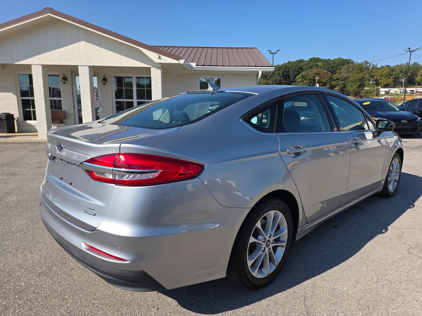 Used 2020 Ford Fusion SE FWD image 5