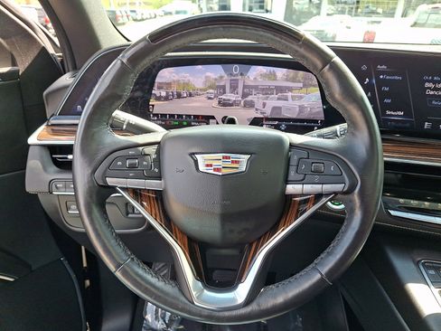 Used 2023 Cadillac Escalade Premium Luxury AWD/4WD image 22