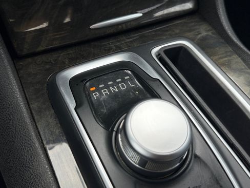 Used 2016 Chrysler 300 C RWD image 17