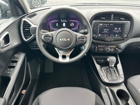 Certified 2025 Kia Soul LX w/ LX Technology Package image 7