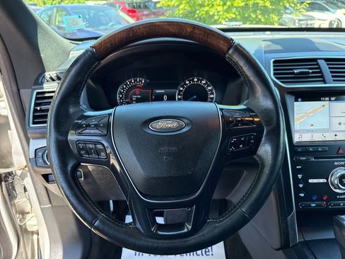 Used 2017 Ford Explorer Platinum image 12