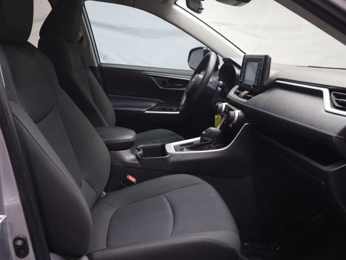 Used 2022 Toyota RAV4 LE FWD image 10