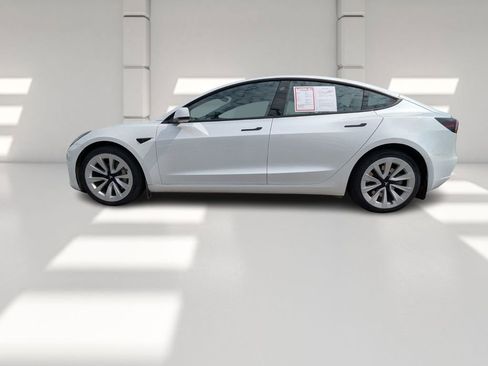 Used 2023 Tesla Model 3 Standard Range image 8