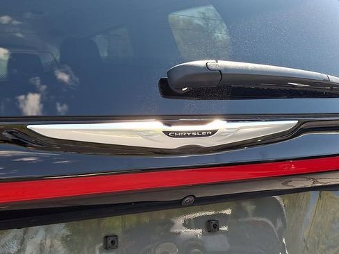 Used 2023 Chrysler Pacifica Touring-L FWD image 30
