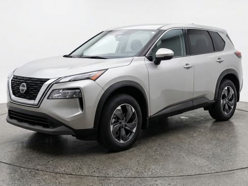 Used 2025 Nissan Rogue SV AWD/4WD image 3
