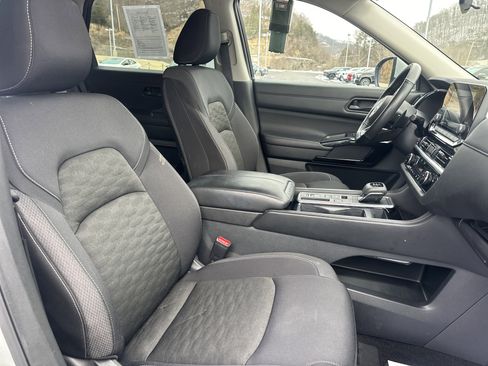 Used 2024 Nissan Pathfinder SV image 23