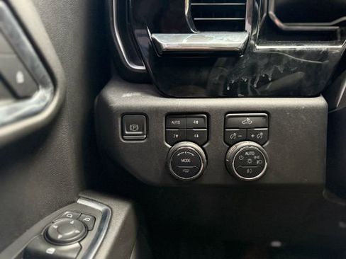 Used 2022 Chevrolet Silverado 1500 LT Trail Boss w/ Protection Package image 18