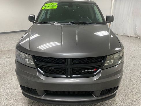 Used 2020 Dodge Journey SE w/ SE Popular Equipment Group image 2