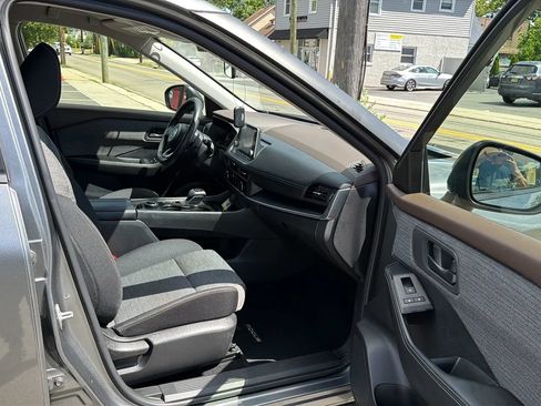 Used 2021 Nissan Rogue S AWD/4WD image 25