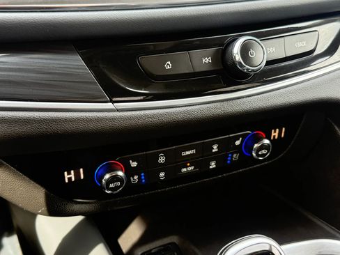 Used 2020 Buick Enclave Premium w/ Sun and Sites Package image 41