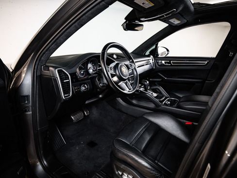 Certified 2021 Porsche Cayenne GTS AWD/4WD image 4