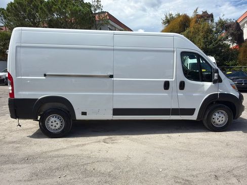 Used 2025 RAM ProMaster 2500 w/ Convenience Group FWD image 12