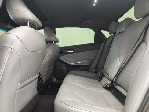 Used 2019 Toyota Avalon Limited FWD image 10