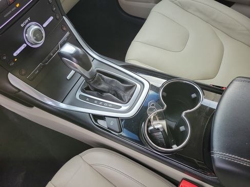 Used 2018 Ford Edge Titanium w/ Technology Package image 8