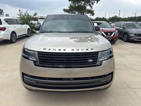 Used 2025 Land Rover Range Rover SE AWD/4WD image 2