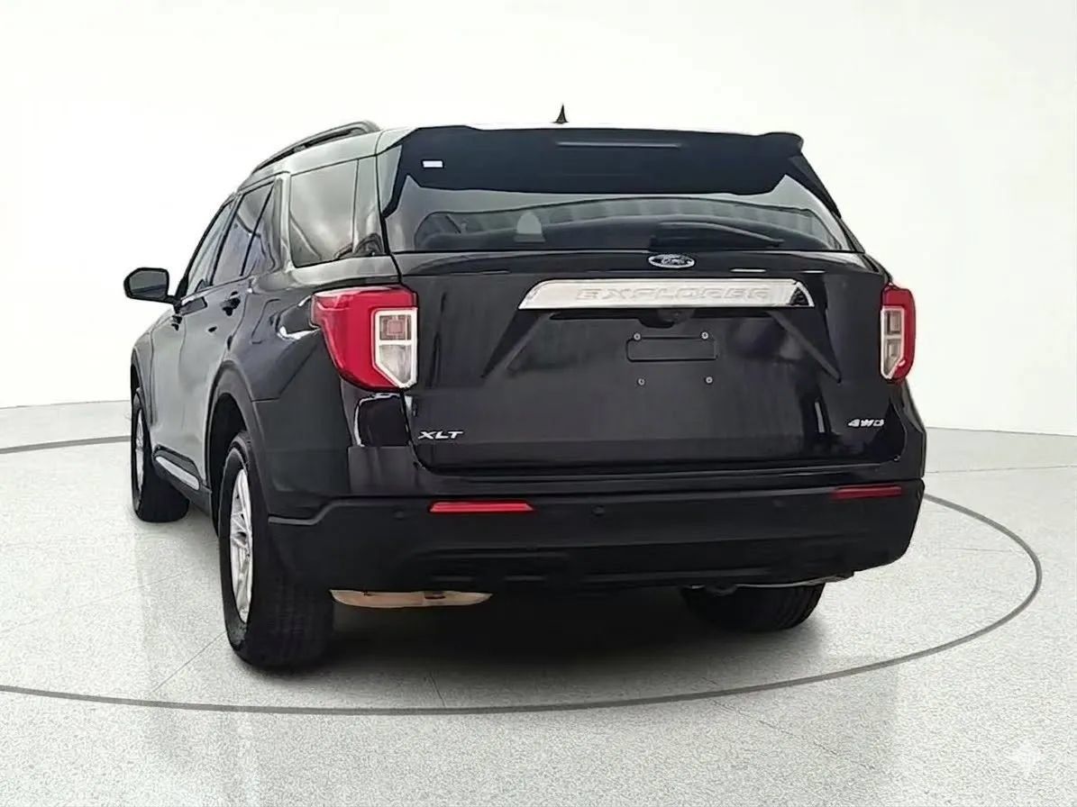 Used 2022 Ford Explorer XLT AWD/4WD image 7