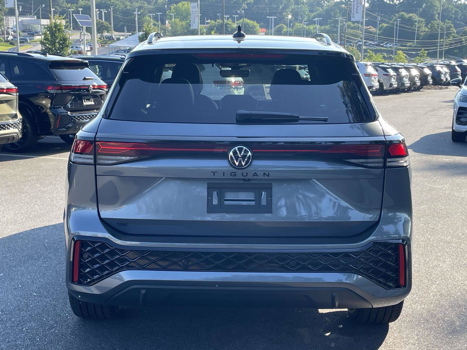 New 2026 Volkswagen Tiguan SE R-Line FWD image 6